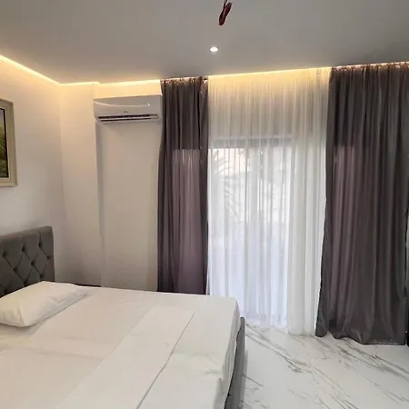Lezet Hotel Saranda