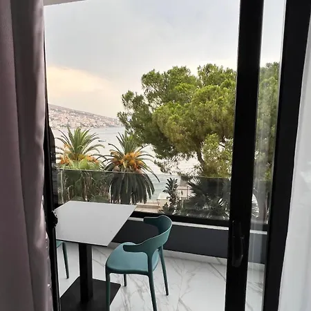 Lezet Hotel