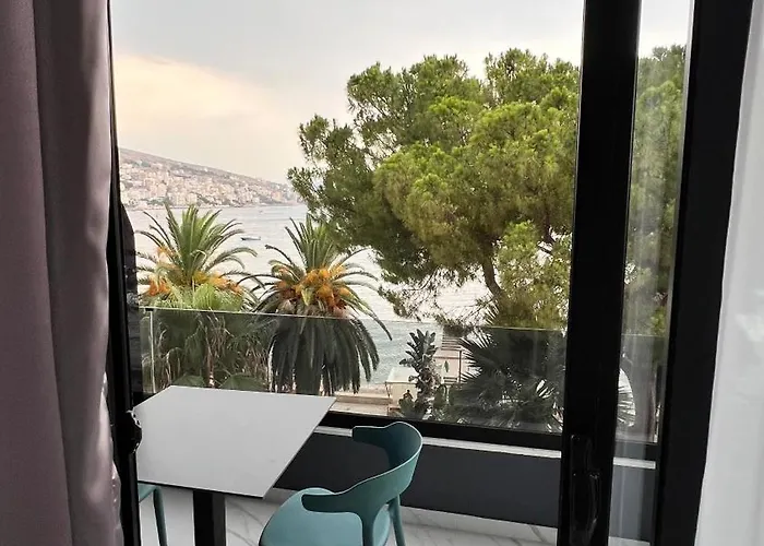 Lezet Hotel