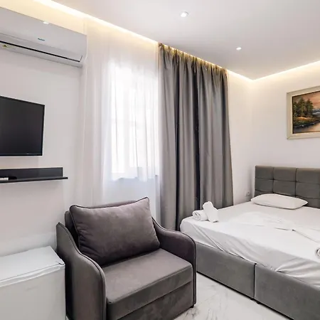 Lezet Hotell 3*